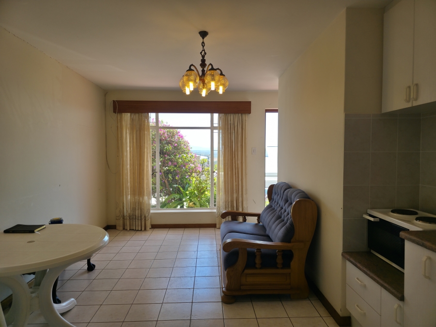 6 Bedroom Property for Sale in Wavecrest Eastern Cape